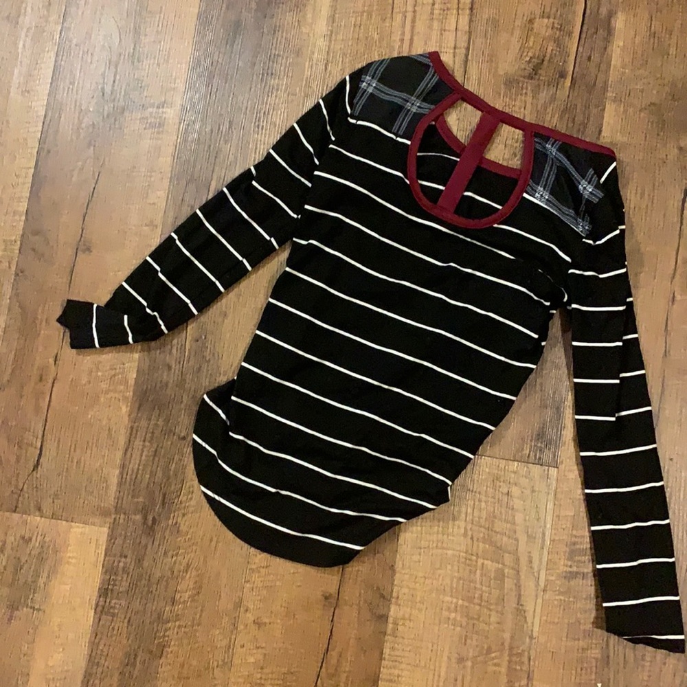 Black & white stripe silky top with maroon collar trim & cut out in back